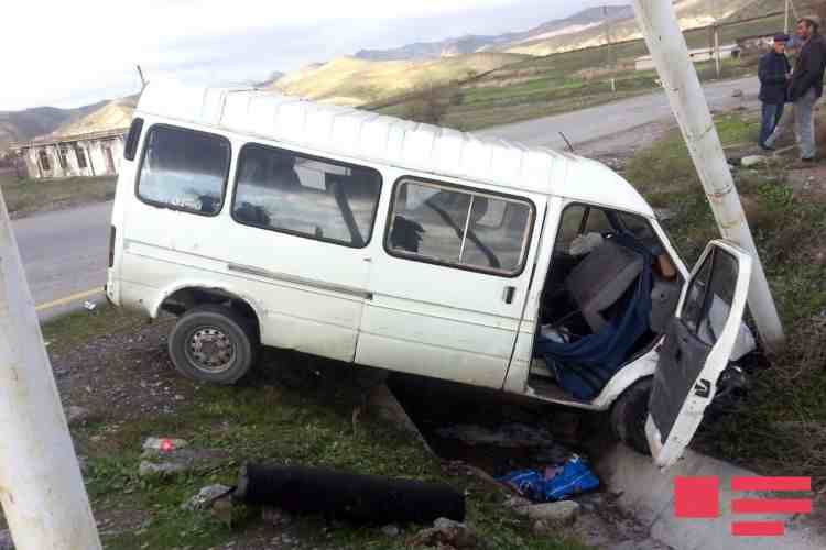 Azərbaycanda mikroavtobus   AŞDI - XƏSARƏT ALANLAR VAR (YENİLƏNİB)
